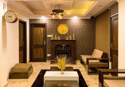 Uptown Boutique Home - 2BHK with drive-in