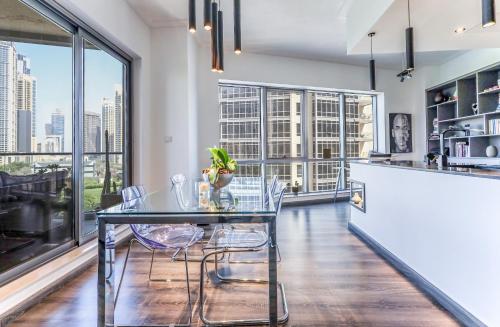 Elite LUX Holiday Homes - Luxe 2BR Stunning Burj Khalifa View Downtown Dubai - image 2