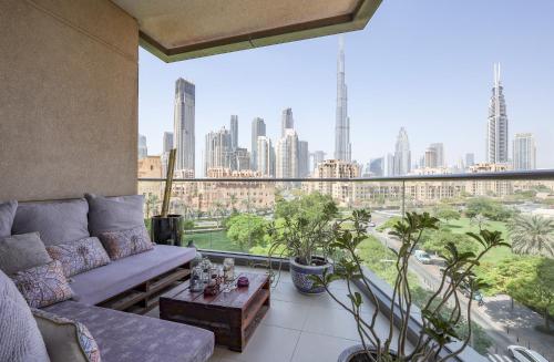 Elite LUX Holiday Homes - Luxe 2BR Stunning Burj Khalifa View Downtown Dubai - image 7