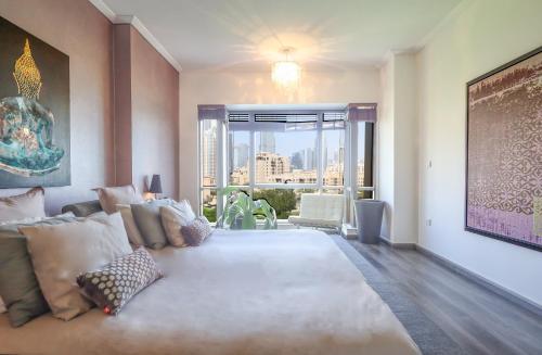 Elite LUX Holiday Homes - Luxe 2BR Stunning Burj Khalifa View Downtown Dubai - image 9