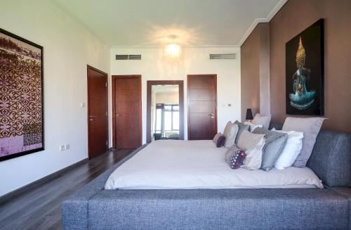 Elite LUX Holiday Homes - Luxe 2BR Stunning Burj Khalifa View Downtown Dubai - image 11