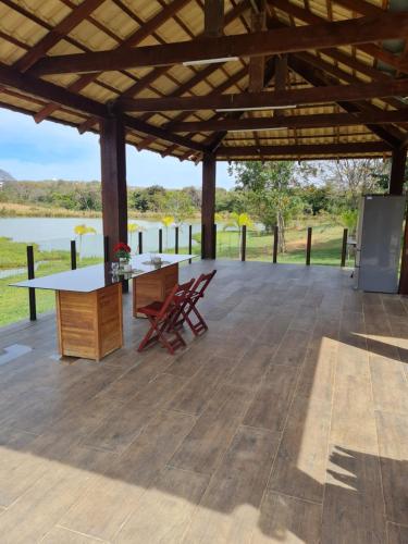 Chalé com hidromassagem e piscina natural defronte Lagoa Lagoa na Serra do Cipó (Chale com hidromassagem e piscina natural defronte Lagoa Lagoa na Serra do Cipo) in Jaboticatubas