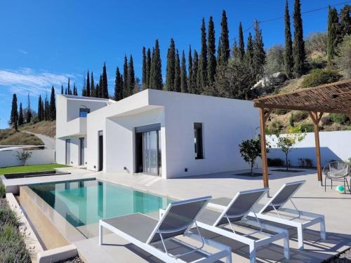 Nafplio Villa, pool & sea view