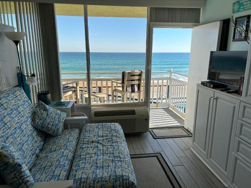 OB Oceanfront Studio - closest to the beach