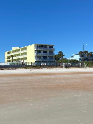 OB Oceanfront Studio - closest to the beach