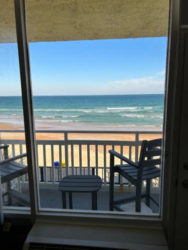 OB Oceanfront Studio - closest to the beach