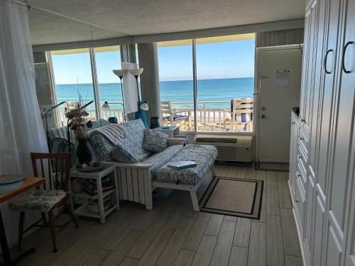 OB Oceanfront Studio - closest to the beach