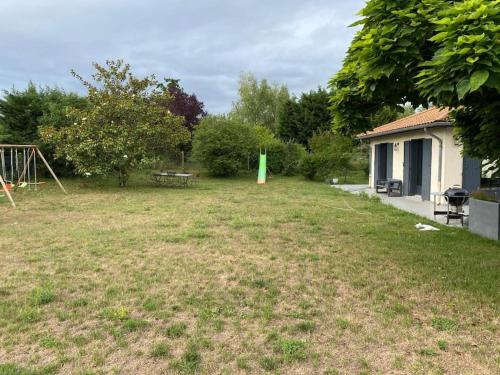 Logements chaleureux dans Maison avec piscine à 35 min de LYON (Logements chaleureux dans Maison avec piscine a 35 min de LYON) in Bagnols