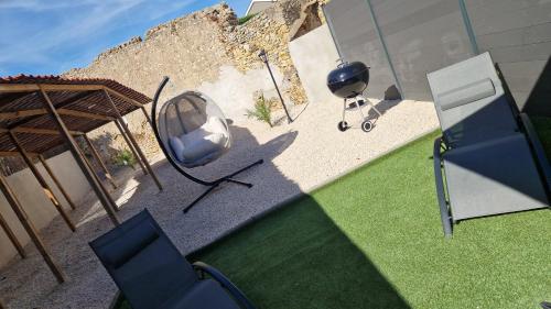 บริการและสิ่งอำนวยความสะดวก, Maison centre ville avec jardin in ชาลอง