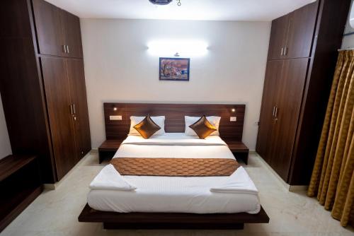 MAHAS Vrindavan by MAHAS Homestays - 3 BHK Flats - Fully Airconditioned