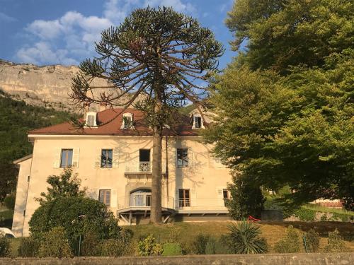 Un ancien domaine viticole au bord du lac d'Annecy pour rayonner en Haute-Savoie