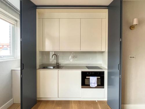 Brompton Cross 1BR newly refurbished - image 2
