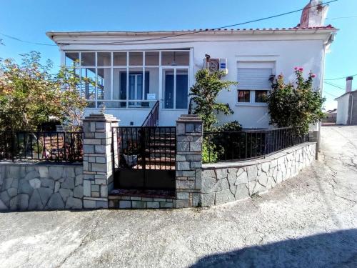 숙소 외관, Tanias House in 시아티스타