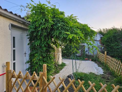 Exquisite tiny house with garden and air con - between Paris-Disneyland - 3mins from train station