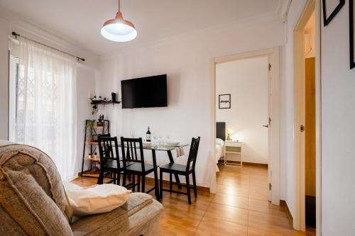 Apartamento cerca del centro y de la estación Santa Justa a pie, 1 plaza de Parking gratis, Sevilla