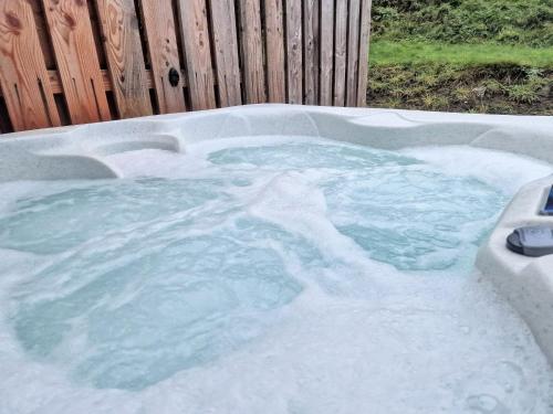 Kaoglen Apollo-Hot tub-Cairngorms-Pet friendly