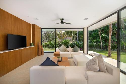 Villa Selong Belanak - Private Beach Access