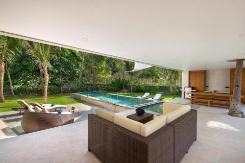 Villa Selong Belanak - Private Beach Access