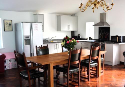 virtuve, Family Retreat or Romantic Break in Penyffordd