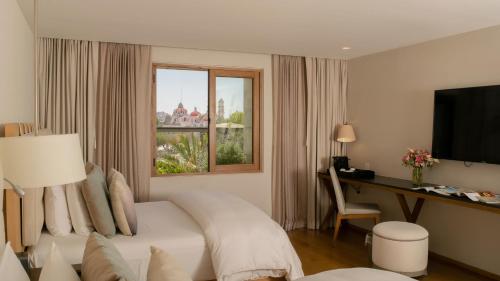 2 queen beds