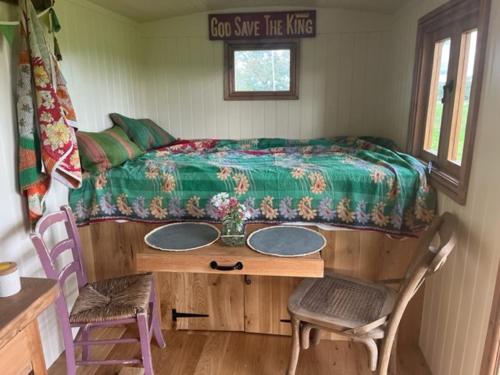 Honeysuckle Shepherd's Hut in Potto