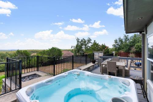 Brand New Lake Travis Estate - Awesome Pool in Austin, USA