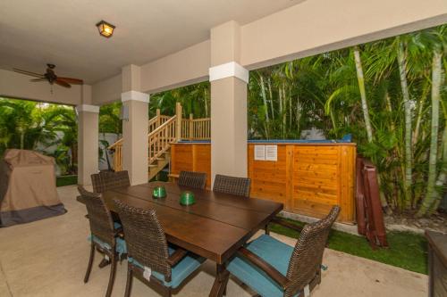 Tranquil Tarpon Cottage - main image