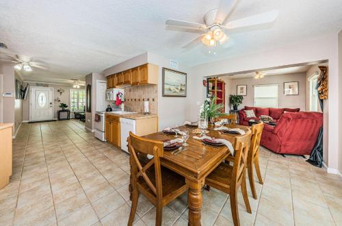 Sweet Escape Cottage in Indian Rocks Beach