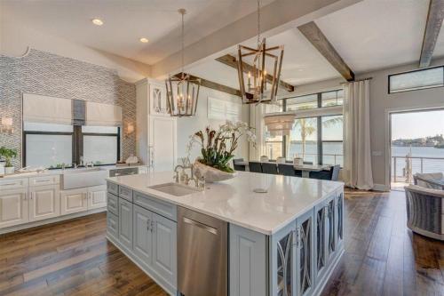 Bayside Paradise Mansion in Indian Rocks Beach