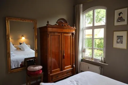 Altes Schulhaus in der Lüneburger Heide in Lachendorf, Deutschland
