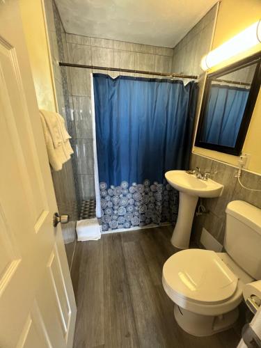 Walden Motel - image 10