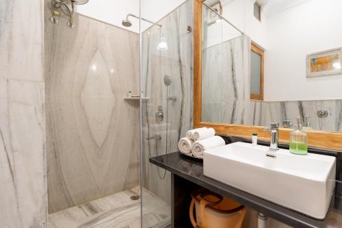 Superior Double Room image 3