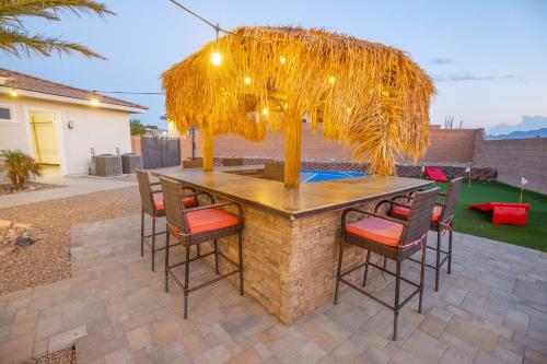 3400 SqFt House W/40Ft Heated Pool/Spa- Strip View detail