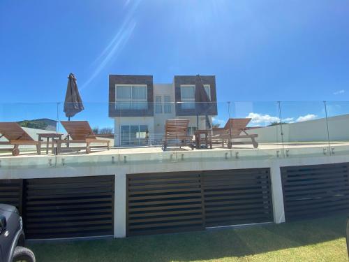 PIPA Magnifique villa moderne en front de mer