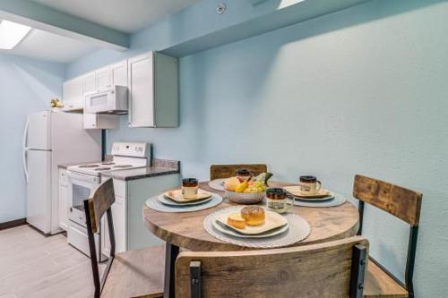 레스토랑, Seaside Boutique Hotel, Waves At Your Doorstep in 포트 애런사스 (TX)