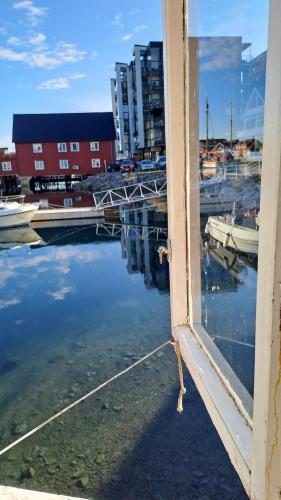 Vistas, Kule gule huset in Svolvær