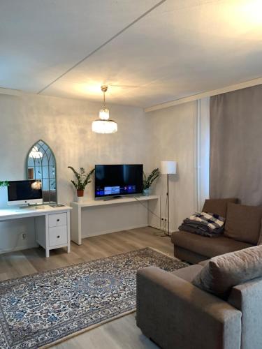 Spacious Apartment Next to Metro, Beach, Shopping Centre