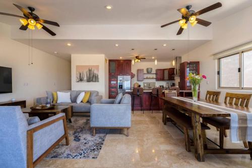 B&B Cabo San Lucas - Casa de Esperanza - Stunning luxurious newly remodeled condo! - Bed and Breakfast Cabo San Lucas