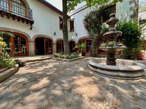 tuin, The Tower of Alebrijes in San Angel Inn near San Ángel Inn