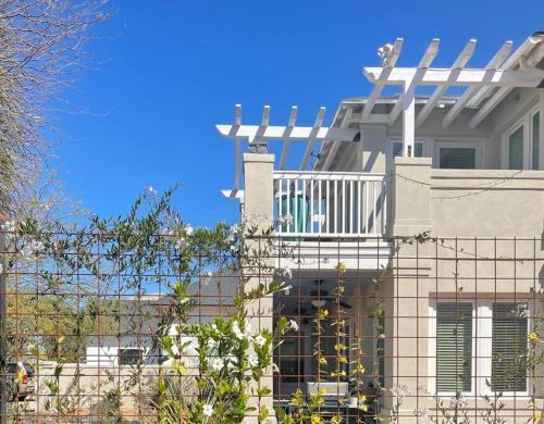 B&B Tucson - Spacious Historic 3 bedroom 2 bath w balconies - Bed and Breakfast Tucson