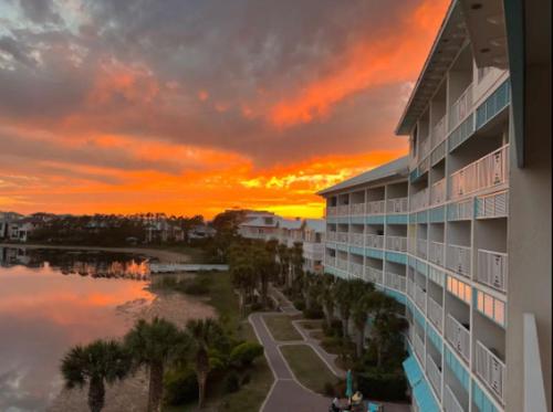Exterior view, New Listing: Water Views, Beach, West end near 30A in Panama City (FL)