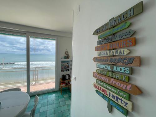 A Window to the Sea Room Type - Studio Apartment with Sea View