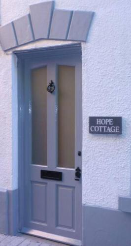 Peaceful, central Dartmouth location. Sleeps 6 in Dartmouth