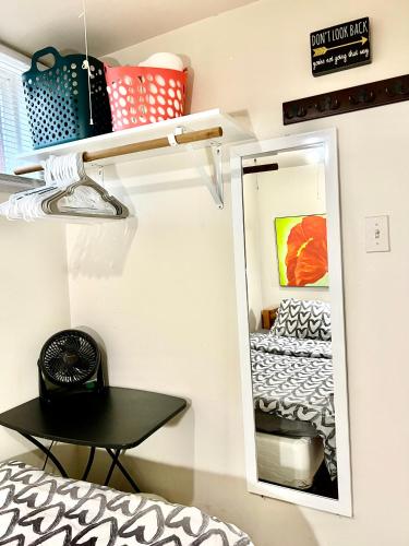 Tiny Private Room on the 1st Floor Shared Bathroom near Airport and Downtown Seattle