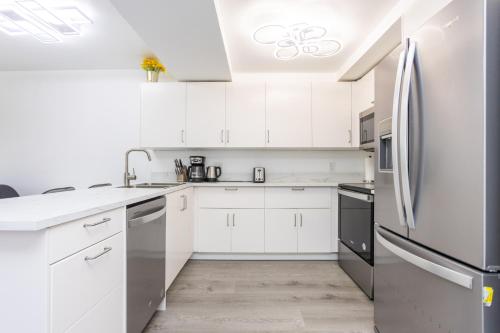 Bass & Sun Condominium 2/2 Bedroom thumb 4
