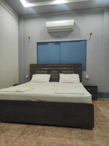 B&B Hyderabad - Autobahn Guest House - Bed and Breakfast Hyderabad