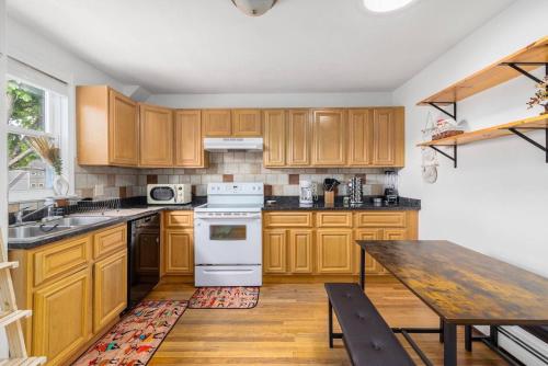 Providence 4 Bedroom BoHo Escape in Providence, USA