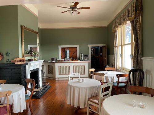 Bar/salonek, The Exchange Beaconsfield - Offering Heritage Accommodation in Beauty Point / Beaconsfield