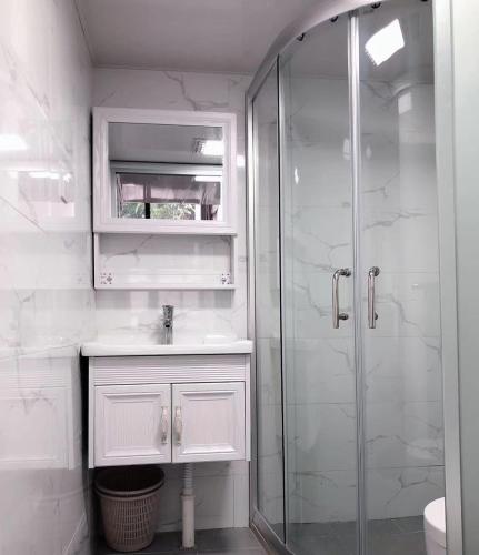 Shanghai Garden Historical loft Apartment with courtyard and citywalk- Near Downtown Wukang Road, Shanghai (photo 11)