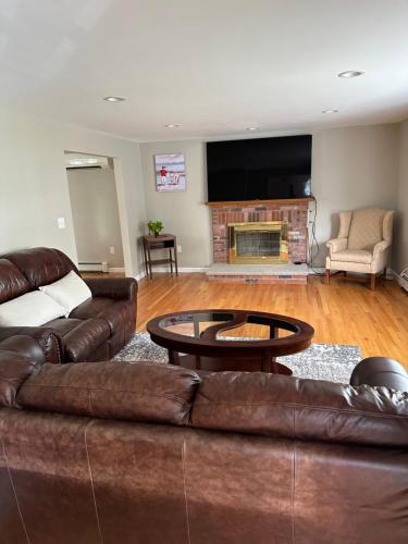 Room in Single Family House - Suburban Neighborhood in Boston in Boston, USA